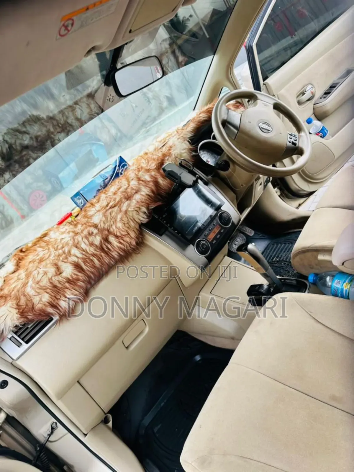 Nissan Tiida 2010 Gold