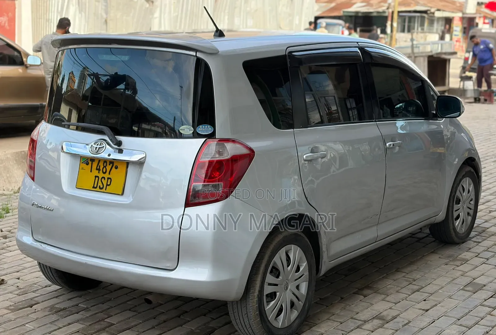 Toyota Ractis 2009 Silver