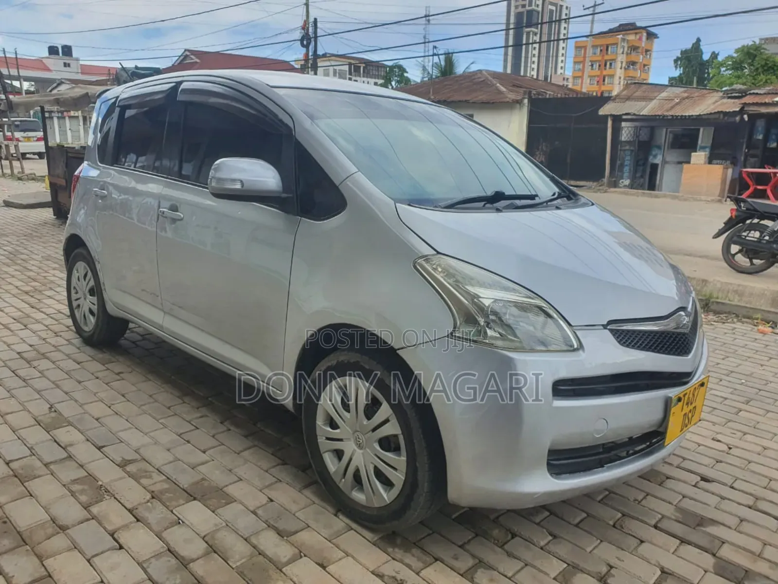 Toyota Ractis 2009 Silver