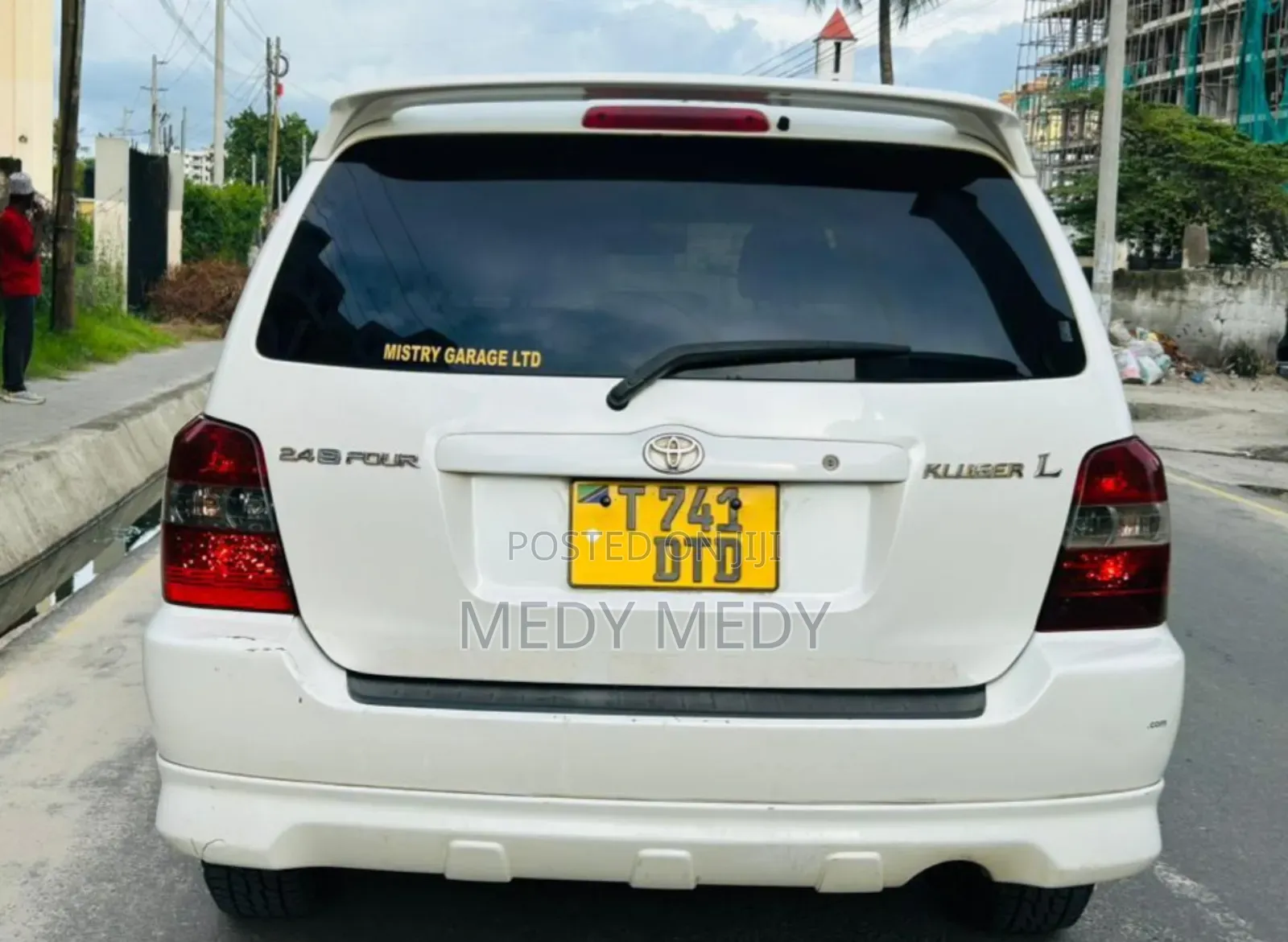 Toyota Kluger 2004 White