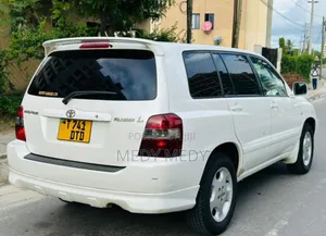Toyota Kluger 2004 White