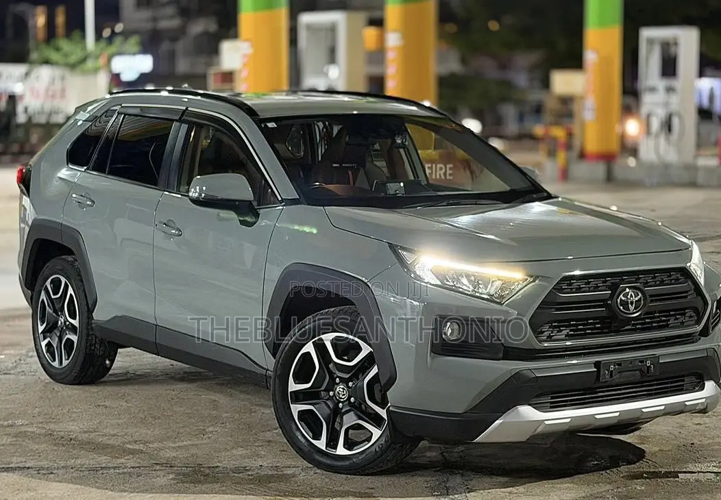 Toyota RAV4 Hybrid 2020 Green