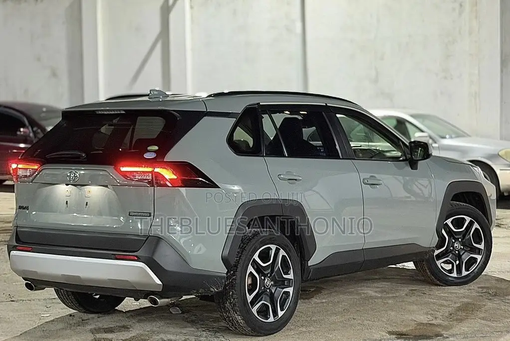 Toyota RAV4 Hybrid 2020 Green