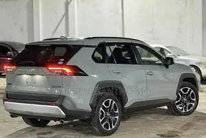 Toyota RAV4 Hybrid 2020 Green