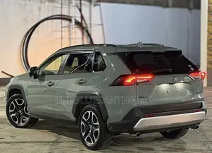 Toyota RAV4 Hybrid 2020 Green
