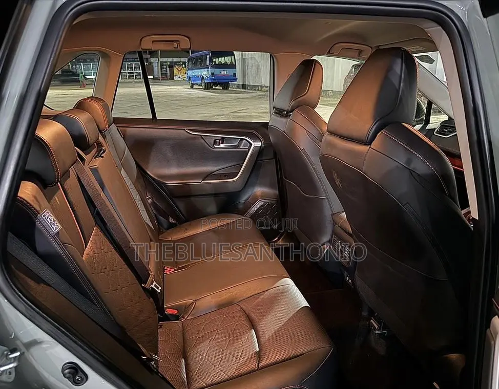Toyota RAV4 Hybrid 2020 Green