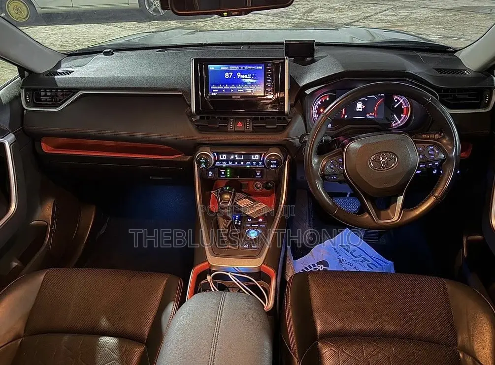 Toyota RAV4 Hybrid 2020 Green