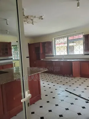 5bdrm Bungalow in Oyster Bay for rent