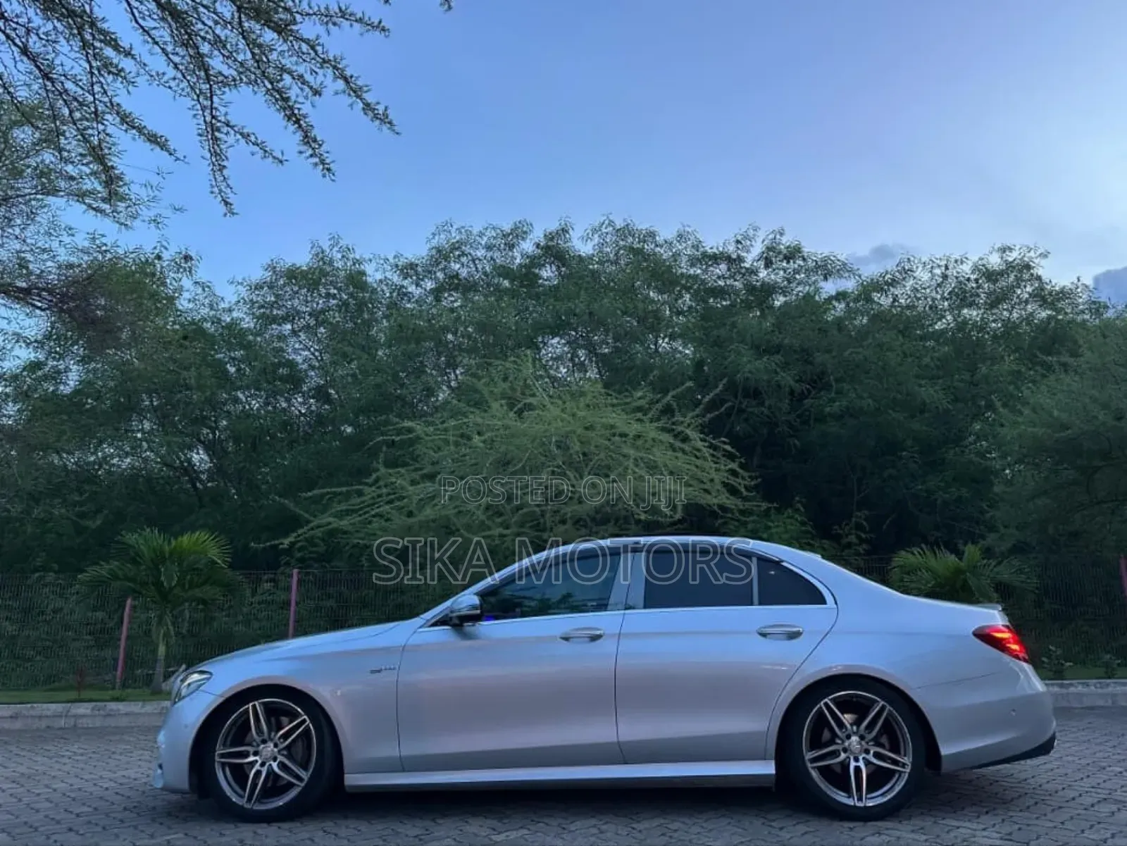 Mercedes-Benz E200 2016 Silver