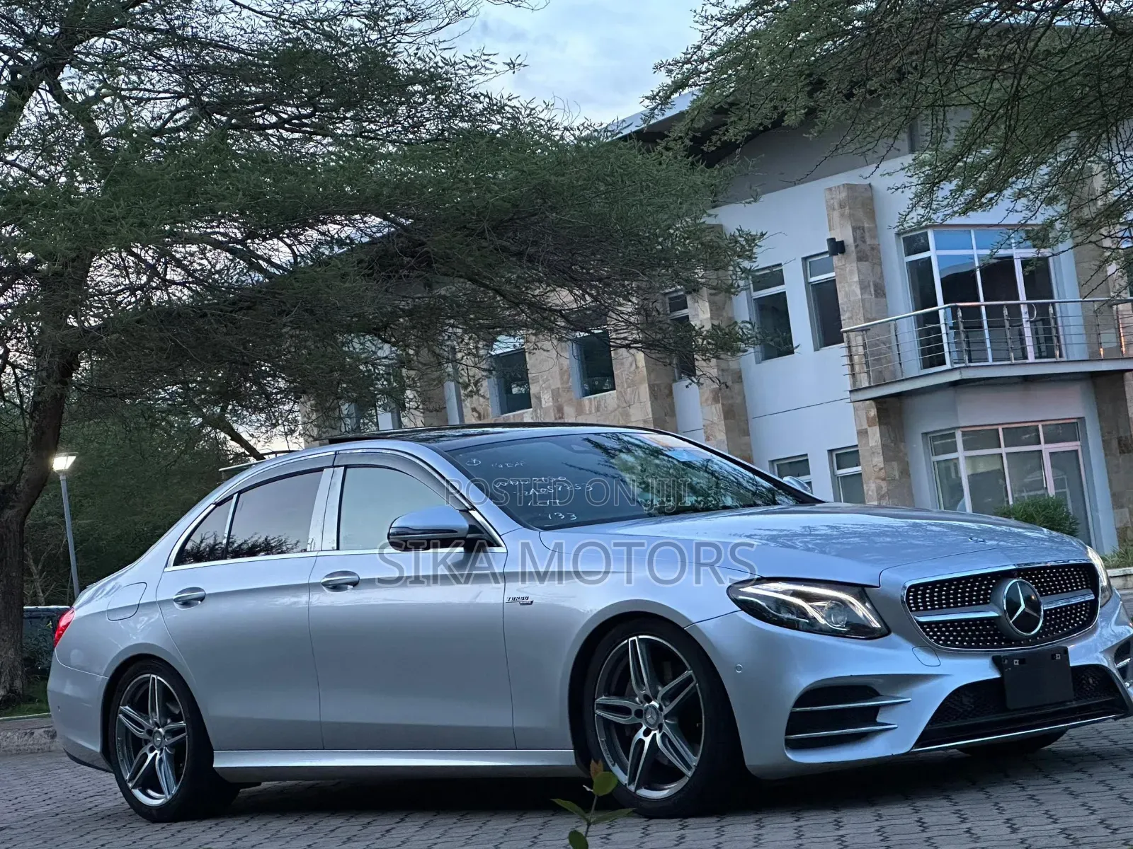 Mercedes-Benz E200 2016 Silver