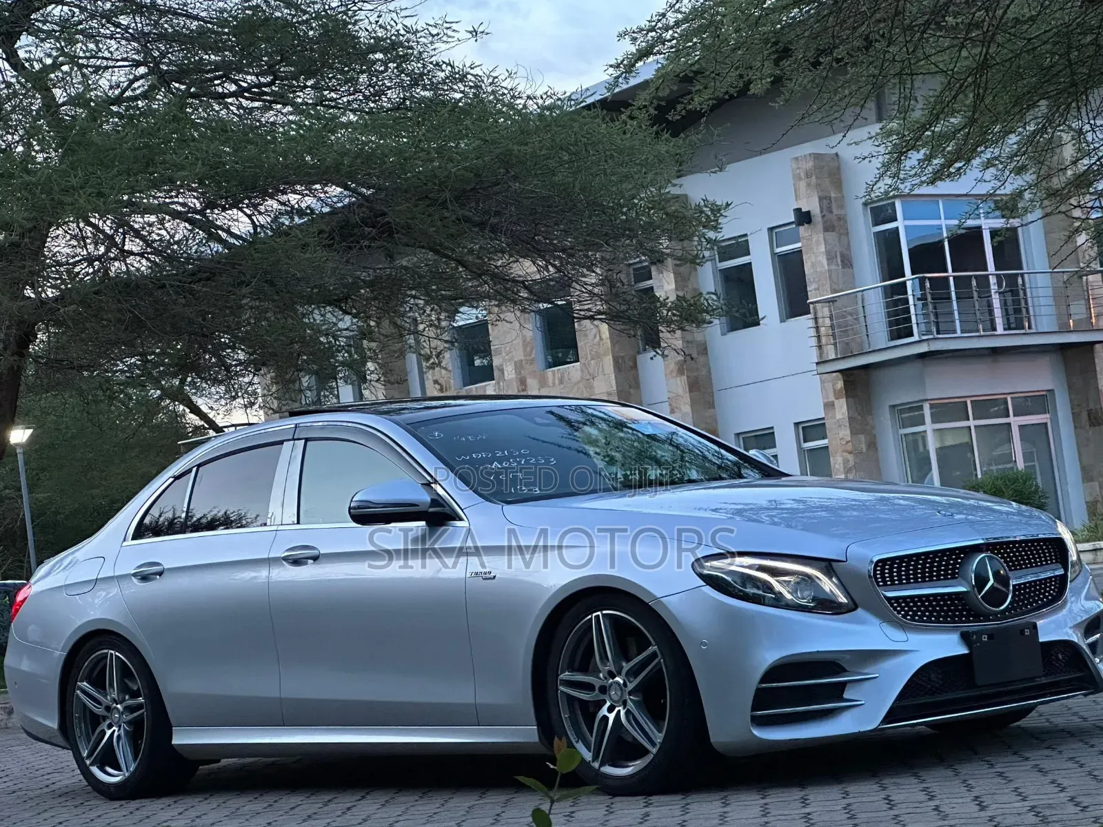 Mercedes-Benz E200 2016 Silver