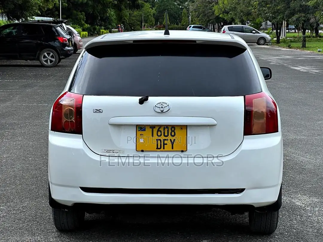 Toyota Corolla RunX 2004 White