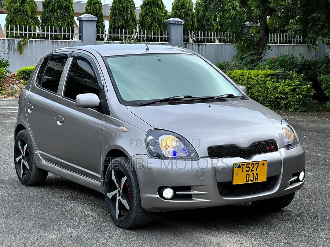 Toyota Vitz 2005 Gray