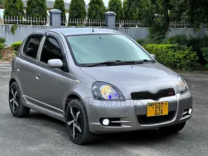 Toyota Vitz 2005 Gray