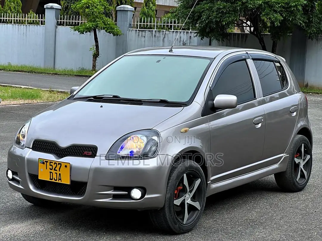 Toyota Vitz 2005 Gray