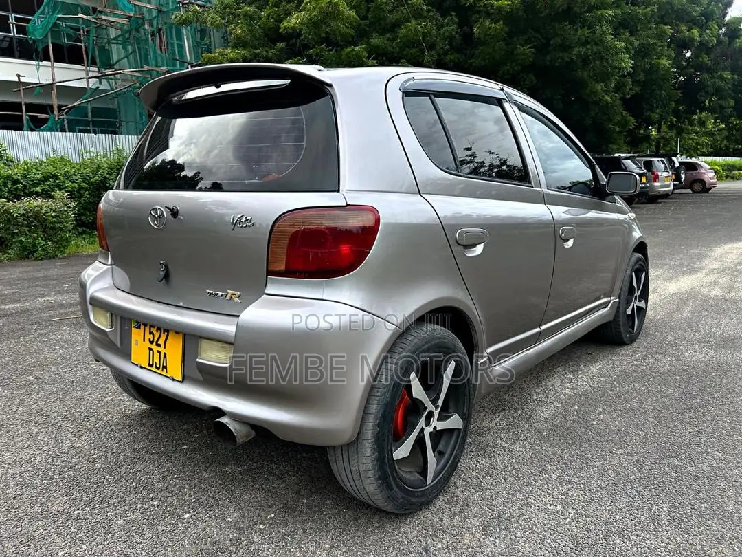 Toyota Vitz 2005 Gray
