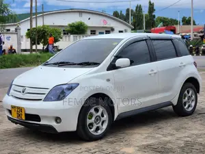 Toyota IST 2005 White