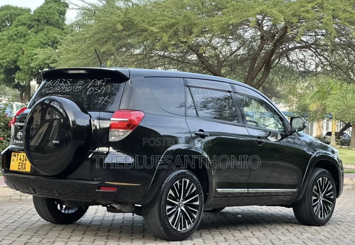 Toyota Vanguard 2011 Black