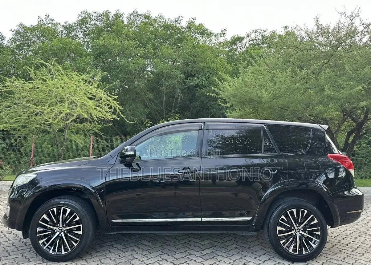 Toyota Vanguard 2011 Black