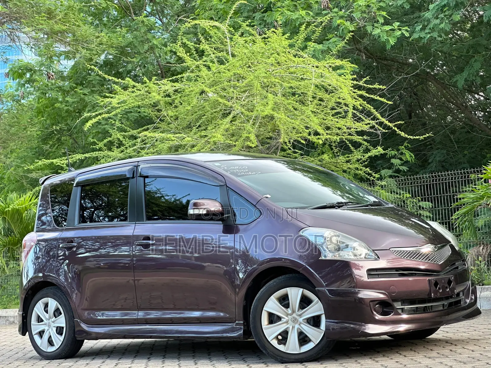 Toyota Ractis 2010 Burgundy