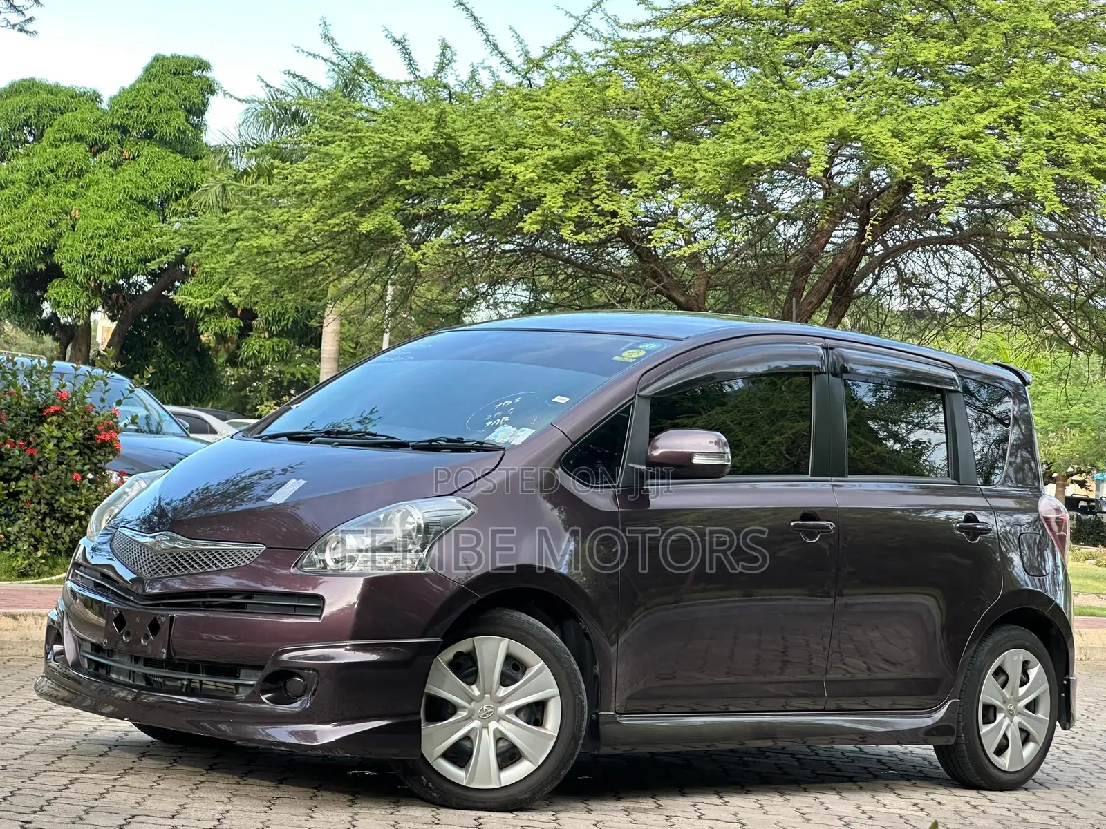 Toyota Ractis 2010 Burgundy
