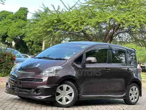 Toyota Ractis 2010 Burgundy