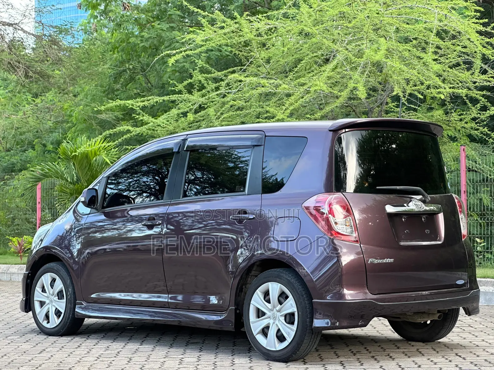 Toyota Ractis 2010 Burgundy