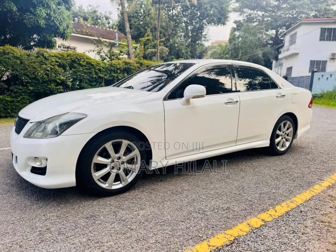 Toyota Crown 2009 White