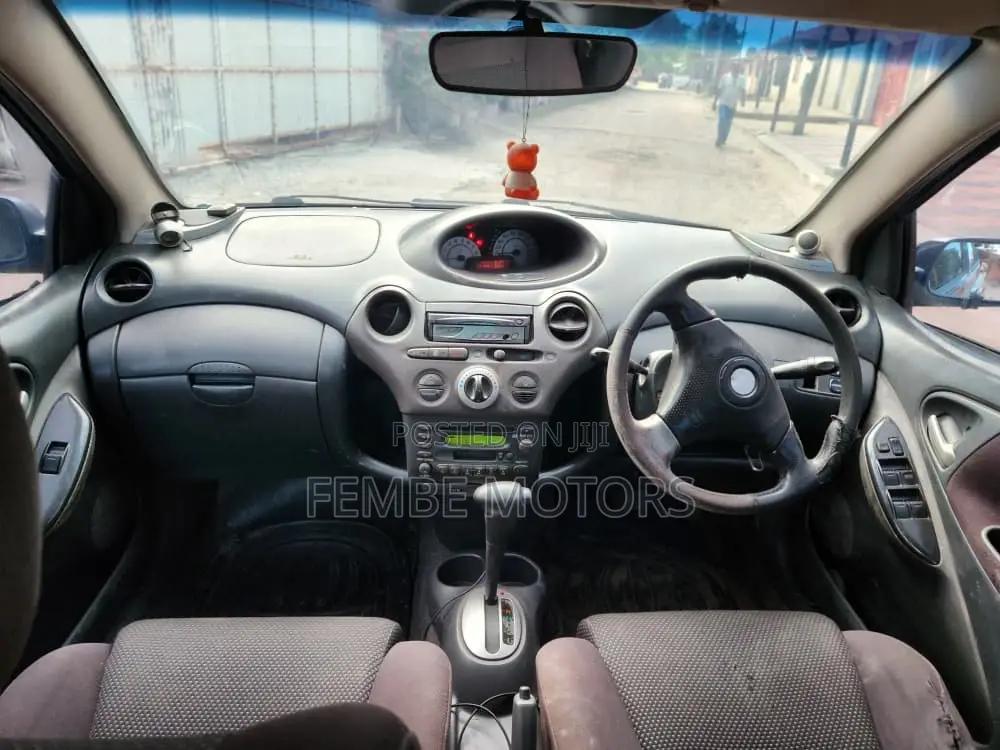 Toyota Vitz 2005 Blue