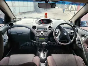 Toyota Vitz 2005 Blue
