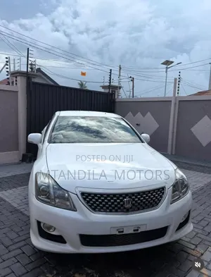 Toyota Crown 2010 White