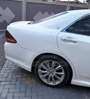 Toyota Crown 2010 White