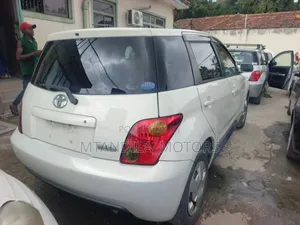 Toyota IST 2004 White