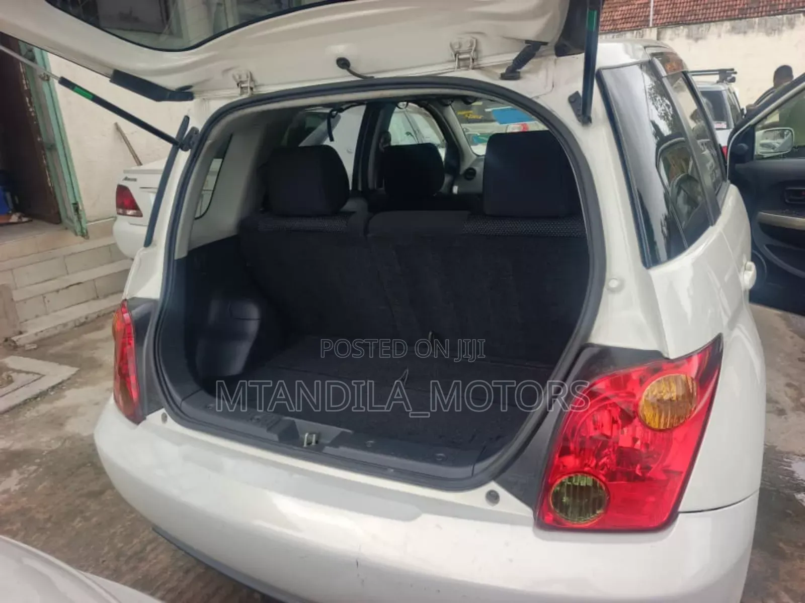 Toyota IST 2004 White