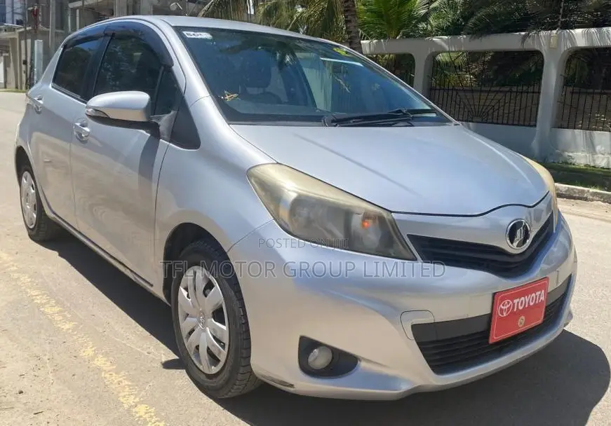 Toyota Vitz 2006 Silver