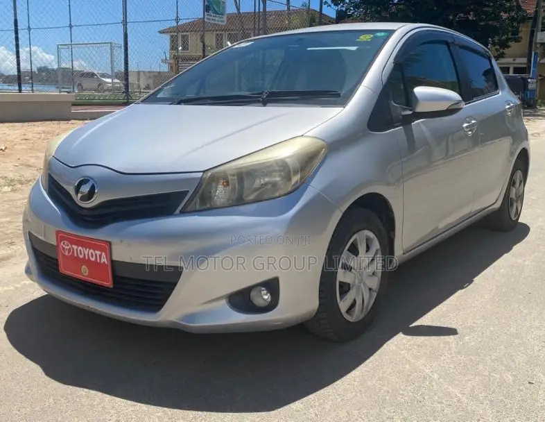Toyota Vitz 2006 Silver