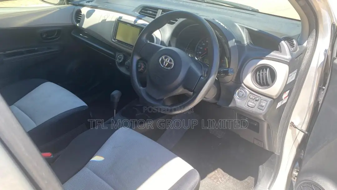 Toyota Vitz 2006 Silver