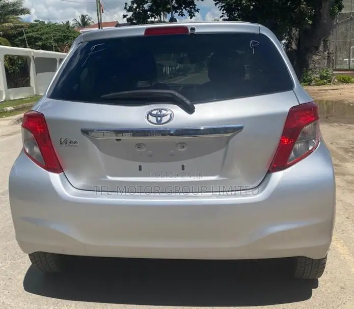 Toyota Vitz 2006 Silver