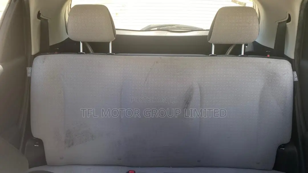 Toyota Vitz 2006 Silver