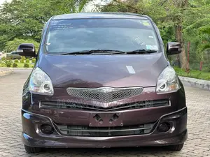 Toyota Ractis 2010 Maroon