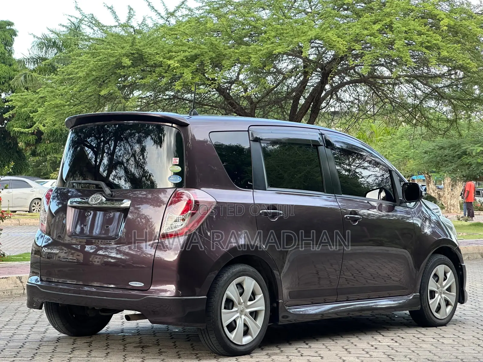 Toyota Ractis 2010 Maroon