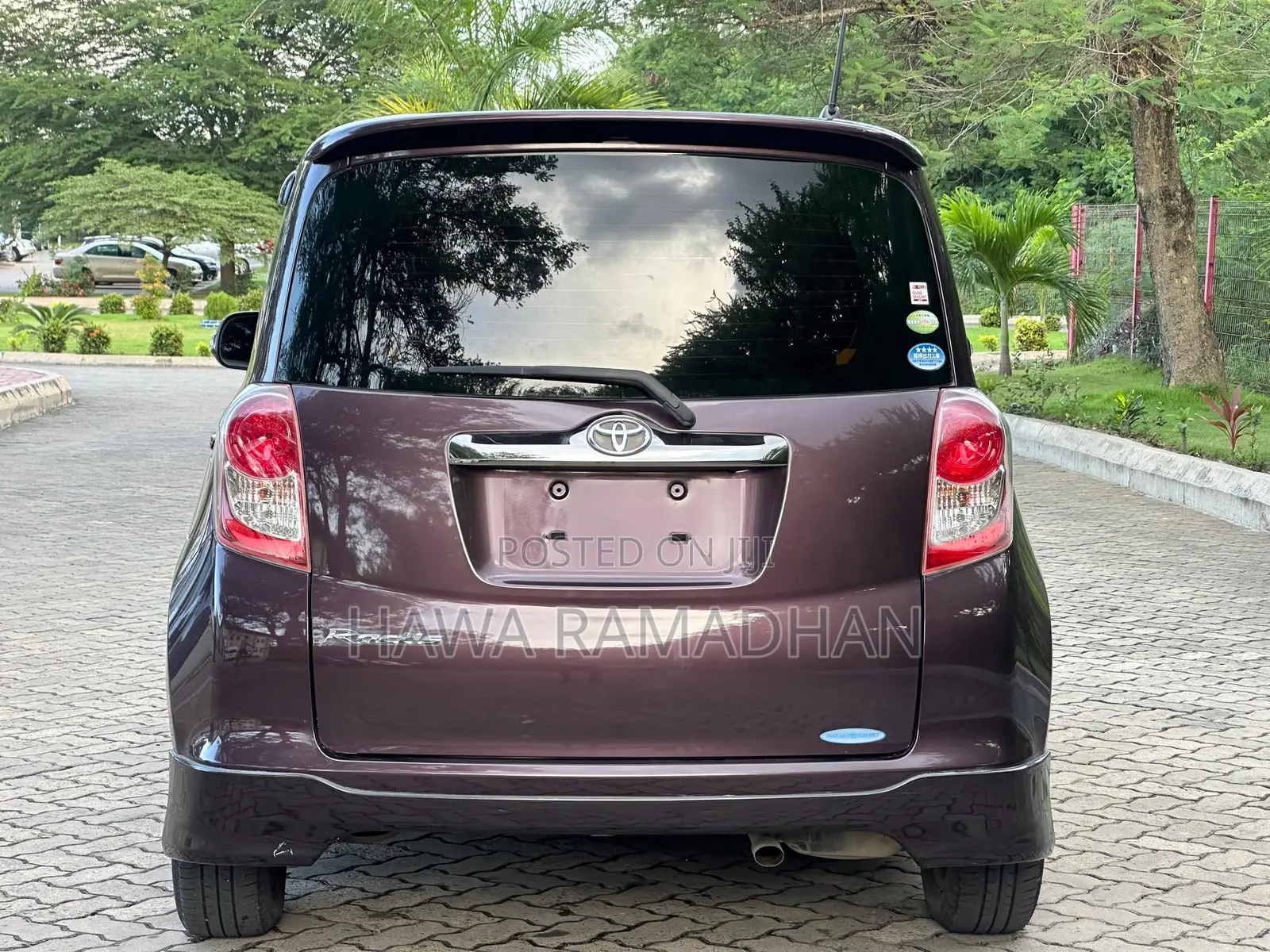 Toyota Ractis 2010 Maroon