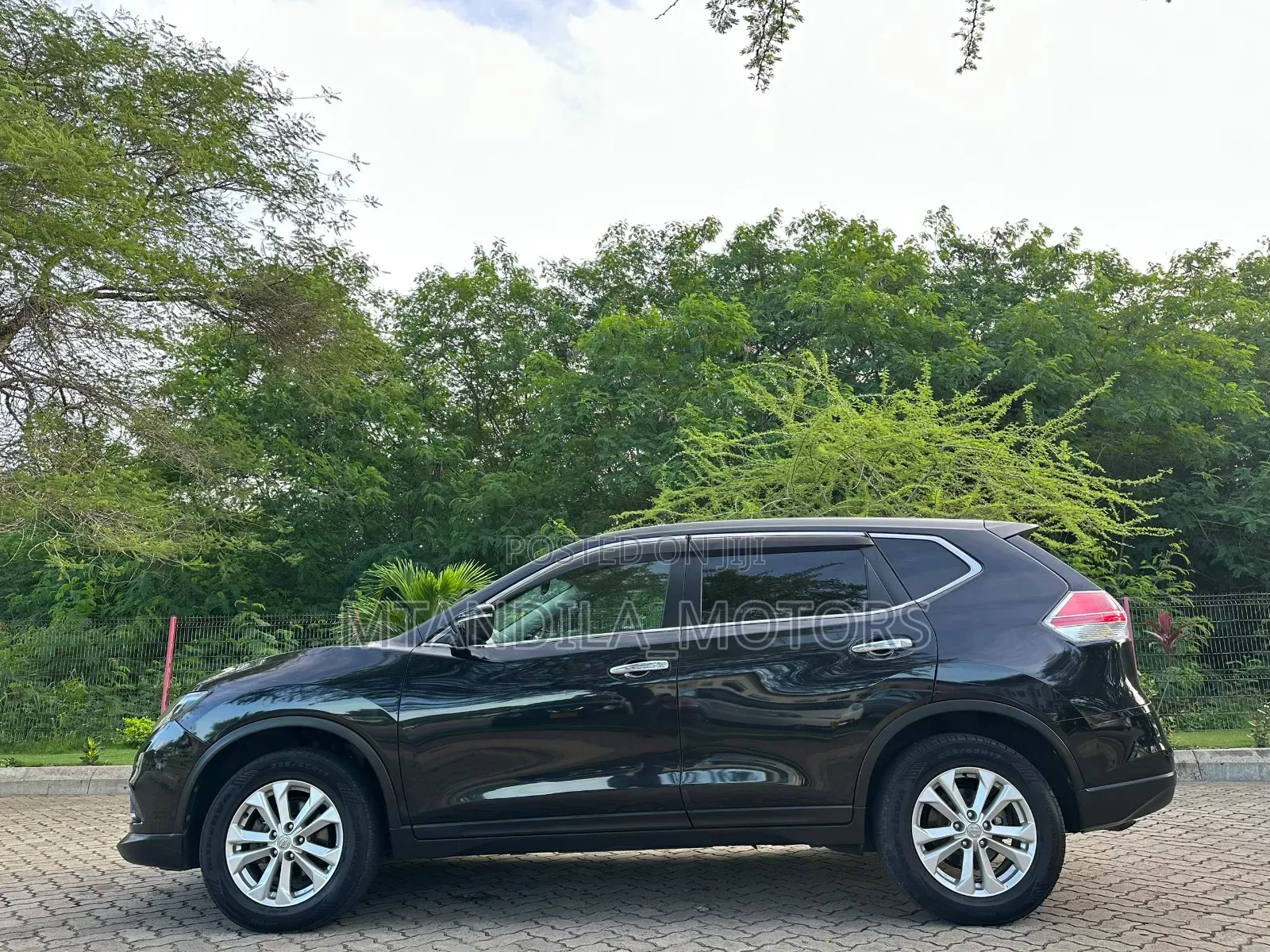 Nissan X-Trail 2.0 Petrol AWD 2015 Black