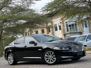 Jaguar XF 4dr Sedan (2.0L 4cyl Turbo 8A) 2014 Black