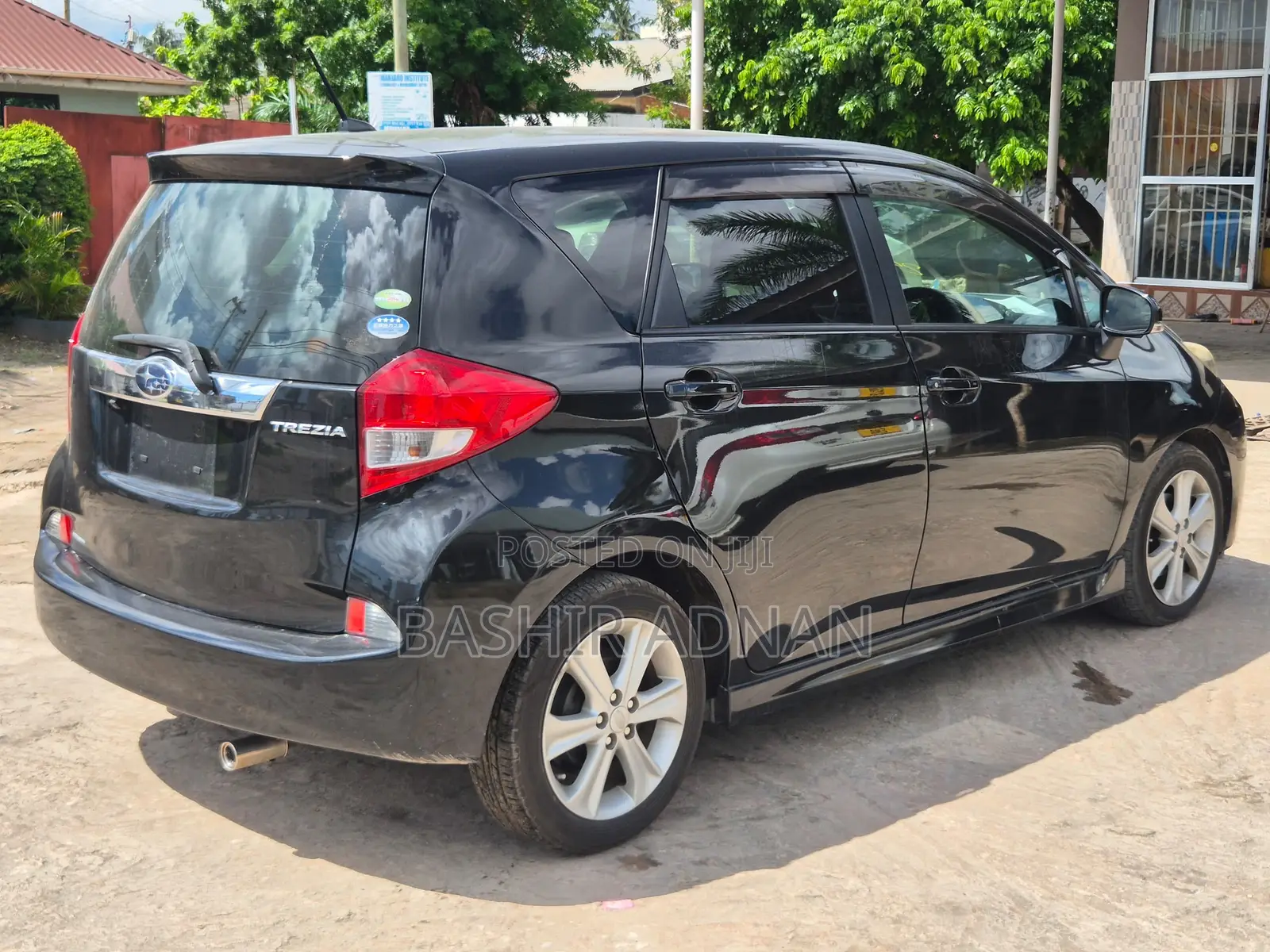 Subaru Trezia 2013 Black