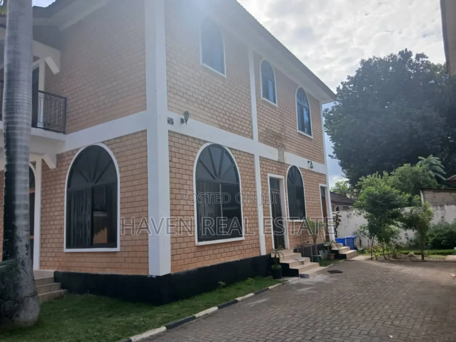4bdrm Villa in Mikocheni for rent