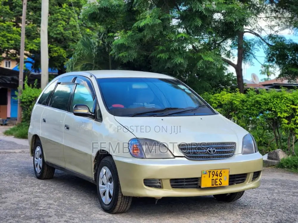 Toyota Nadia 2001 White