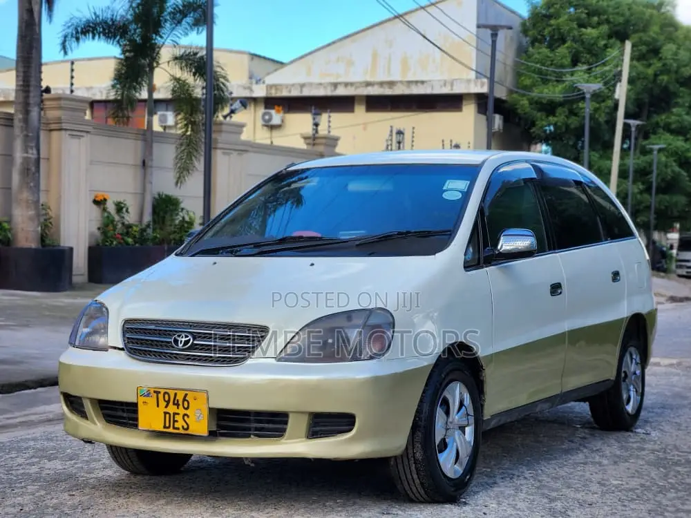Toyota Nadia 2001 White