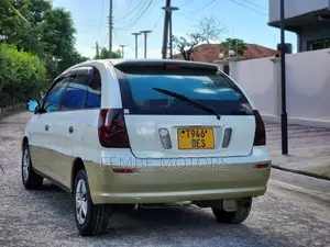 Toyota Nadia 2001 White