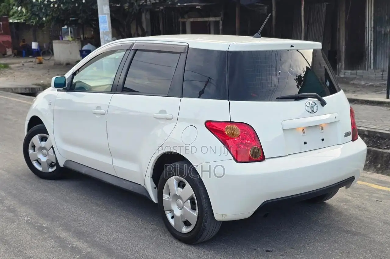 Toyota IST 2004 White